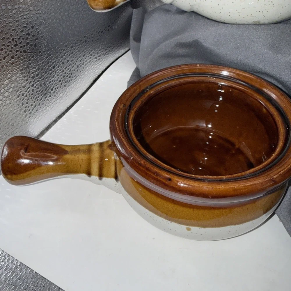 Set Of 4 Vintage brown-glazed French onion soup bowls With Lids